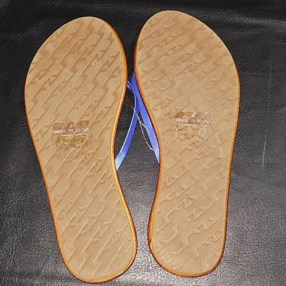 Vineyard Vines Tan Sandals with Blue Straps - Picture 2 of 3